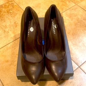 New never worn Riverberry brown heels size 7 with box